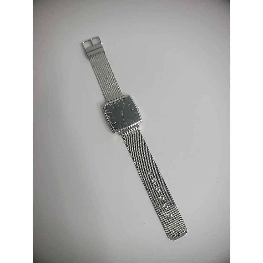 Vintage Silver Tone Wristwatch Womens Black Face Silver Tone Mesh Strap Jewelry